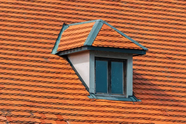Alte Gauben Auf Hausdächern Selektiver Fokus — Stockfoto