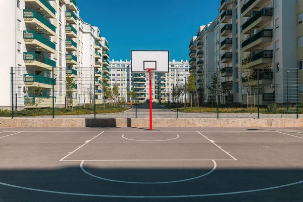 Basketballplatz Freien Mit Asphaltbelag Wohngebiet Punktueller Fokus — Stockfoto