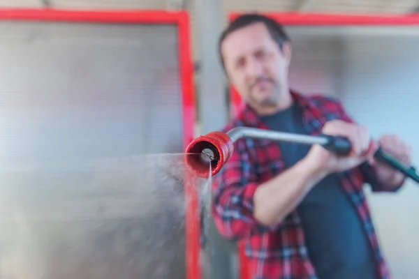 Man Washing Car Water Gun Carwash Self Service Soap Sud — Stockfoto