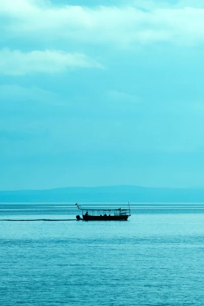 Silhouette Della Barca Vela Nel Golfo Del Quarnero Del Mare — Foto Stock