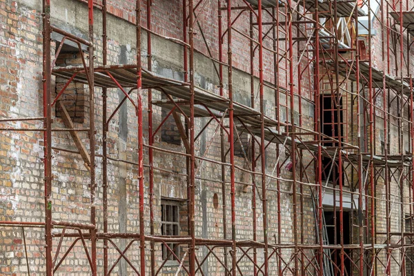 Struttura Ponteggi Cantiere Ristrutturazione Vecchio Edificio Industriale Attenzione Selettiva — Foto Stock