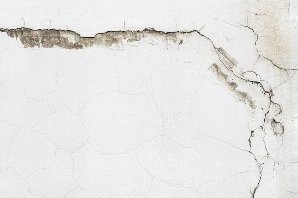 旧的白色水泥墙 裂缝复杂 图案独特 带有复制空间的粗糙纹理和苦恼的背景 — 图库照片