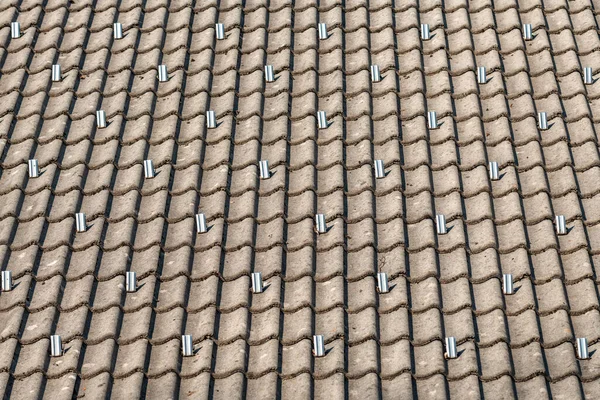 屋顶上的雪卫士或塞子作为抽象的背景 — 图库照片