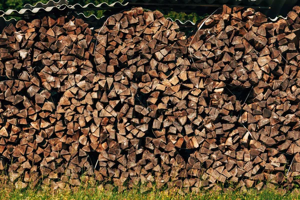 Large Stack Chopped Firewood Farmland Drying Summer Selective Focus — Stock Photo, Image