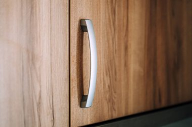 Mutfak dolabının sapı, seçici bir odak ile kapat