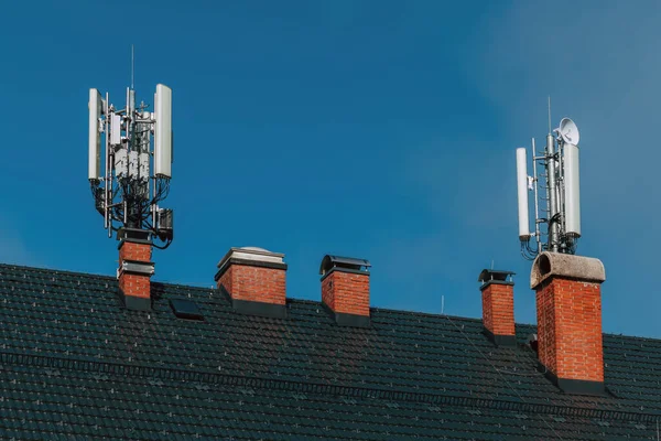 Mobile Telephony Base Station Signal Repeater Antenna Building Roof Telecommunication — Stock Photo, Image
