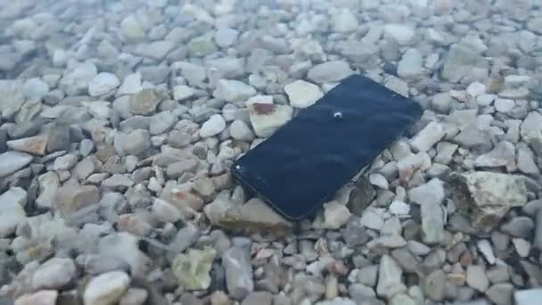 Cellulare Smarrito Danneggiato Immerso Acqua Mare Riprese Palmari — Video Stock