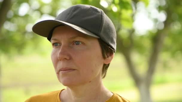 Portrait Female Farm Worker Wearing Orange Shirt Trucker Hat Walnut — Stockvideo
