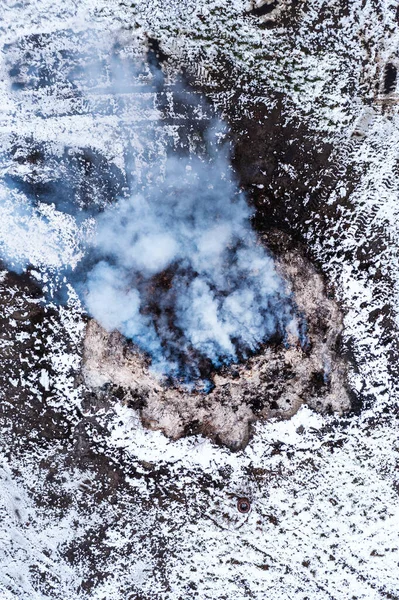 农场焚烧粪肥堆 空气污染和污染 无人驾驶飞机的空中射击 高角镜 — 图库照片