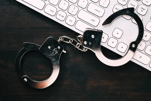High Tech Cyber Crime Arrest Concept Image Police Handcuffs Computer — Stock Photo, Image