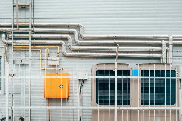 Система Промышленного Отопления Охлаждения Газовым Счетчиком Трубами Тепловым Насосом Забором — стоковое фото