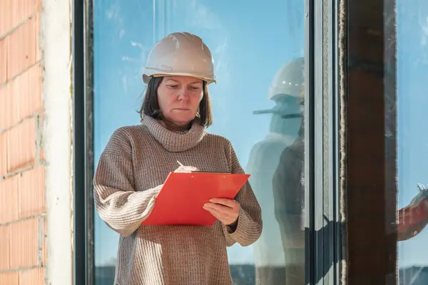 Female Architect Making Notes Remarks Building Site Inspection Selective Focus — Stock Photo, Image