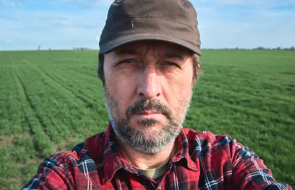 Farmer Making Selfie Self Portrait Photograph Cultivated Field Selective Focus — Stock Photo, Image