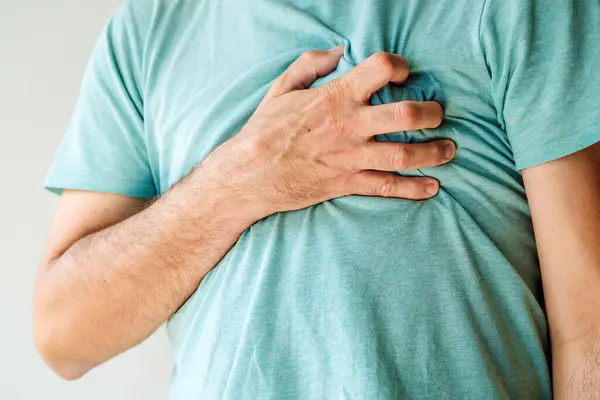 Dor Coração Dor Peito Conceito Ataque Cardíaco Homem Com Sintomas — Fotografia de Stock