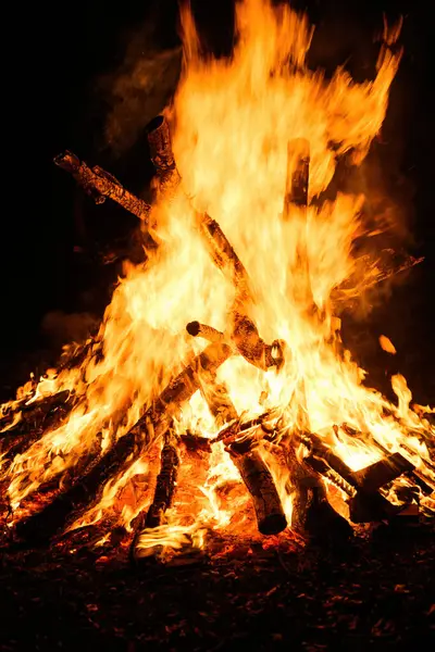 Api Unggun Menyala Malam Hari Api Oranye Terang Fokus Selektif Stok Foto