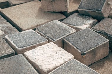 Kaldırım döşeme yüzeyi için beton bloklar oluşturmak, seçici odak