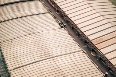 Bir mavna, düz tabanlı, römorkör tarafından nehir boyunca itilen, yüksek açılı bir tekne.