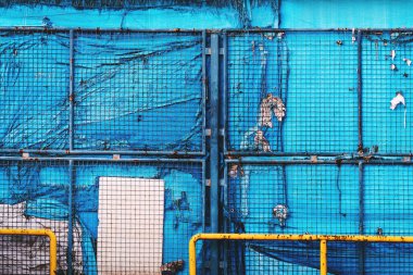 Kentsel dokular ve desenler, arka plan olarak varoş mahallesindeki bir sokaktan gelen detaylar.