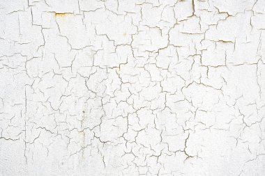 Beyaz yüzeyde grunge arkaplan ve tasarım ögesi olarak çatlaklar