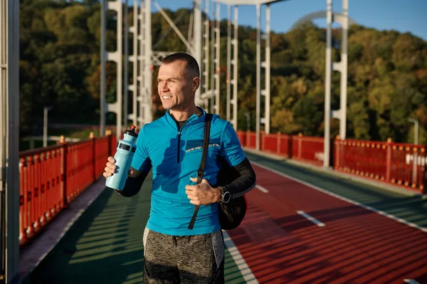 Homem Bebendo Água Depois Correr Exercício Manhã Retrato Fitness Atleta — Fotografia de Stock