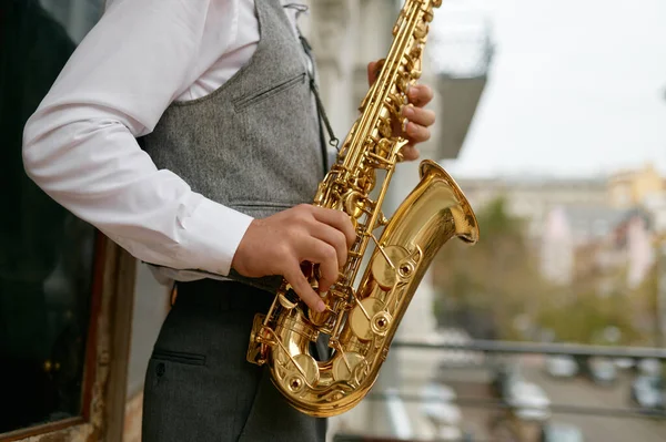 Closeup Saxophone Musician Hand Young Male Saxophonist Playing Music Outdoors — Stok fotoğraf