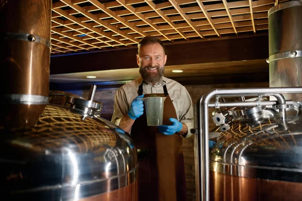 Portrait Smiling Mature Brewer Holding Plastic Glass Granulated Malt Brewery — Stock Photo, Image