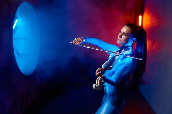 Beautiful Violinist Wearing Tight Tracksuit Playing Classic Music Neon Light — Photo