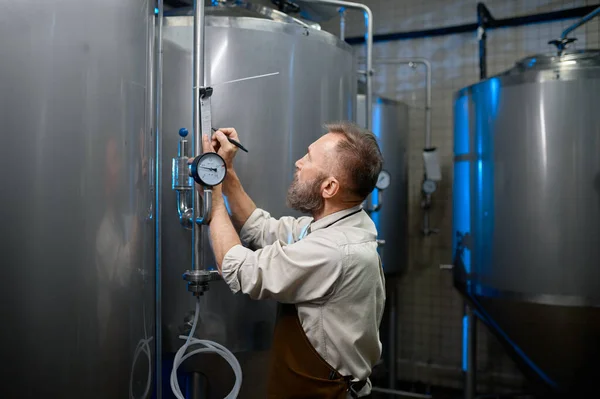 Concentrated Male Brewer Writing Data Pressure Gauge Valve Brewing Process — Stock Photo, Image