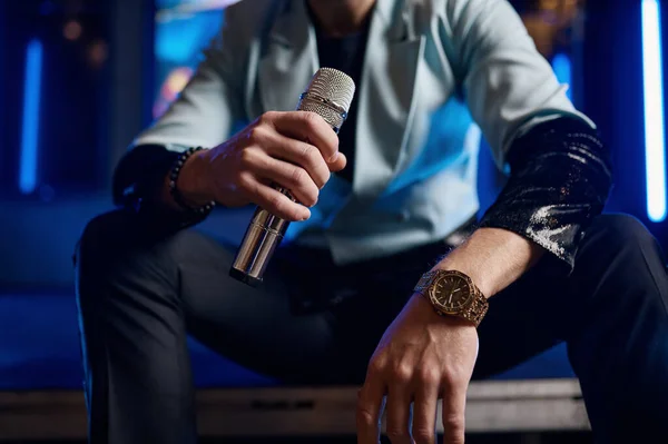 Cropped Shot Male Pop Hand Holding Microphone Closeup Musician Arm — Foto de Stock