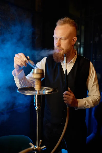 Stylish Bearded Man Mixing Tobacco Hookah While Smoking Smoker Vaping — Fotografia de Stock