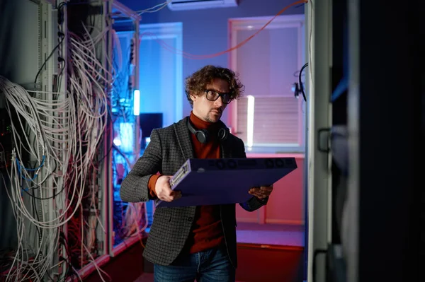 Portrait Specialist Holding Hardware Component Hand Standing Server Room Supercomputer — Stock Photo, Image