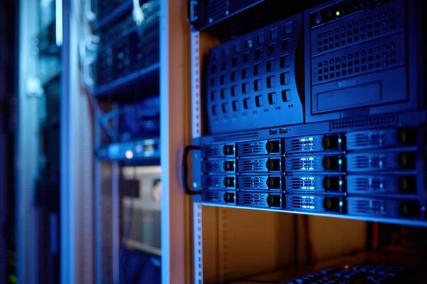 Närbild Serverrum Datacenter För Cloud Computing Telekommunikationsutrustning Teknik För Artificiell — Stockfoto