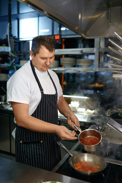 Master Chef Preparing Tomato Sauce Pasta Frying Pan Cooking Steps — Stockfoto