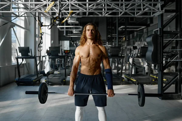 Retrato Sério Forte Desportista Sem Camisa Com Corpo Muscular Perfeito — Fotografia de Stock
