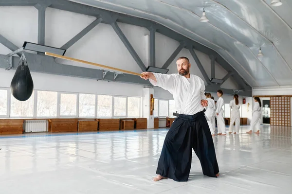 Kendo Meister Üben Der Trainingspause Mit Holzschwert Lernkonzept Kampfkunst — Stockfoto