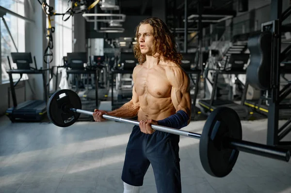 筋肉の完璧なボディを持つ強力なスポーツマンの肖像は バーベルで演習を行う ジムでのトレーニング — ストック写真