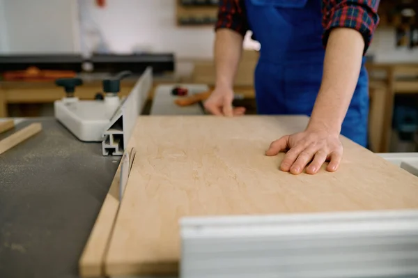 Closeup Professional Male Carpenter Cutting Wooden Board Circular Saw Workbench — Stock Photo, Image