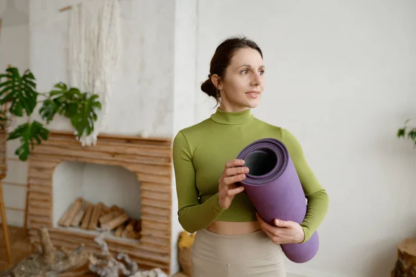 Portrait Sportive Woman Holding Yoga Mat Training Breathing Mediation Practice — Stock Photo, Image
