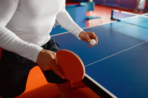 클로즈업은 선수들 탁구를 모습을 보여준다 테니스 개념으로 — 스톡 사진