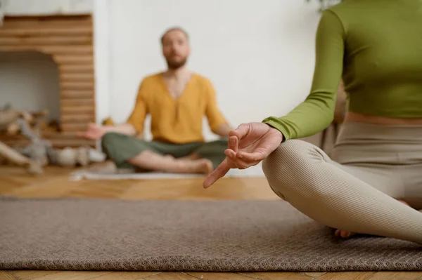 Young Couple Practicing Meditation Sitting Lotus Position Morning Yoga Pair — Stock Photo, Image