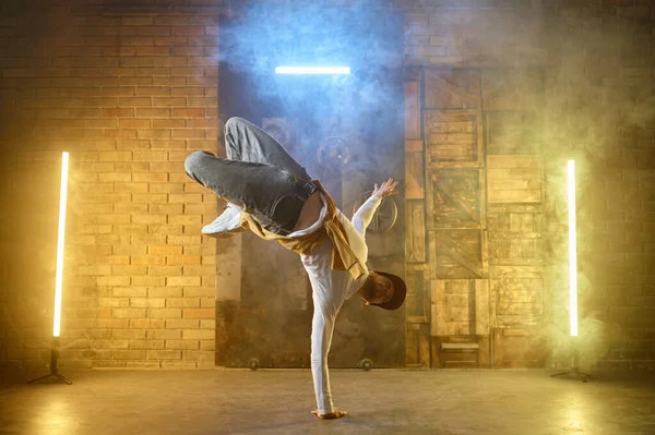 Jonge Mannelijke Professionele Danser Boying Studio Getalenteerde Man Die Hiphop — Stockfoto