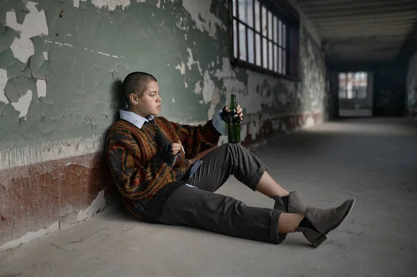 Punk Female Beggar Suffering Nicotine Alcohol Addiction Floor — Stock Photo, Image