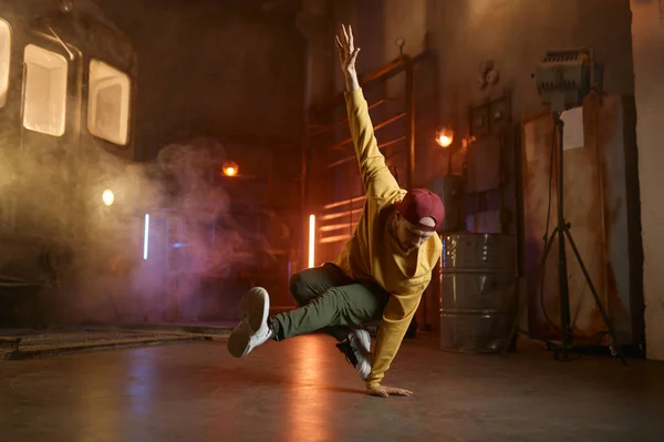 Handsome Young Man Dancing Hip Hop Movements Breakdancing Urban Studio — ストック写真