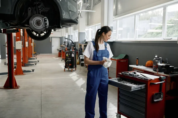 Woman Mechanic Choosing Correct Tool Car Repair Inoperative Engine Failure — Stock Photo, Image