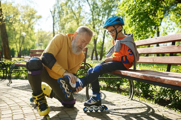 Father Helping Son Put Roller Skates Happy Family Active Rest — Stock Photo, Image
