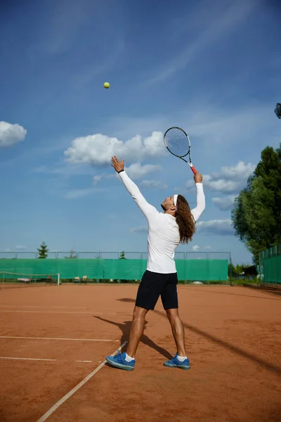 Junge Männliche Tennisspieler Beim Training Auf Dem Außensportplatz Mann Sportkleidung — Stockfoto