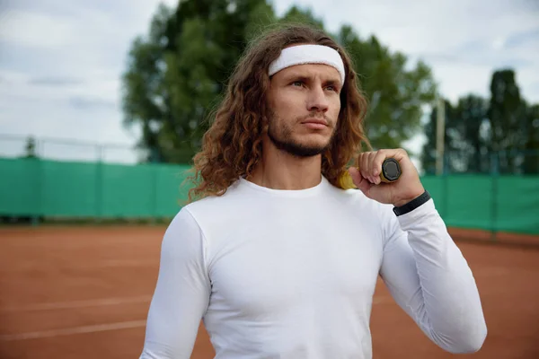 Portrait Joueur Tennis Masculin Portant Une Tenue Tendance Prête Pour — Photo