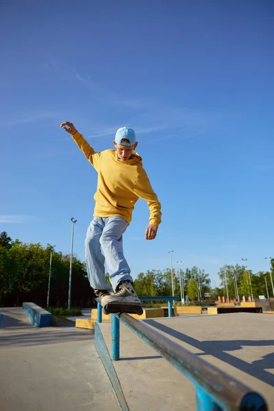 Talented Teen Guy Roller Skating Making Trick Border Extreme Sports — Stock Photo, Image