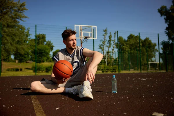 Young Adult Basketball Player Rest Urban Street Court Sportsman Team — Stock Photo, Image