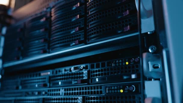 Rack Server Con Hardware Supercomputer Lame Archiviazione Grande Data Center — Video Stock